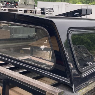 New LEER Fiberglass 100XR Truck Cap 2021 + Ford F150 5’6 Bed