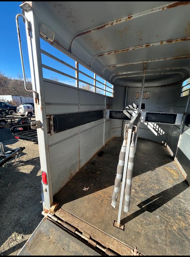 Used 2015 Calic 2 Horse Straight Load  (Lt Gray)  Trailer 7' Tall  Stock #: 2927  7K - Image 3