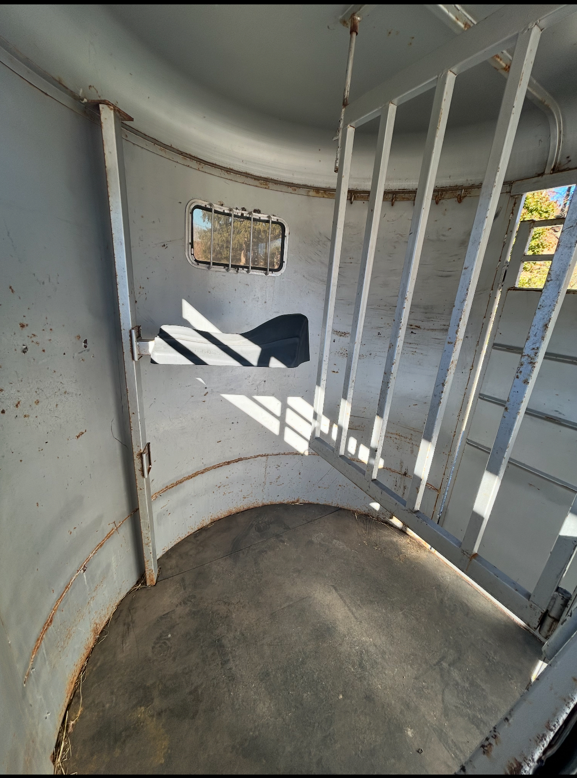 Used 2015 Calic 2 Horse Straight Load  (Lt Gray)  Trailer 7' Tall  Stock #: 2927  7K - Image 6