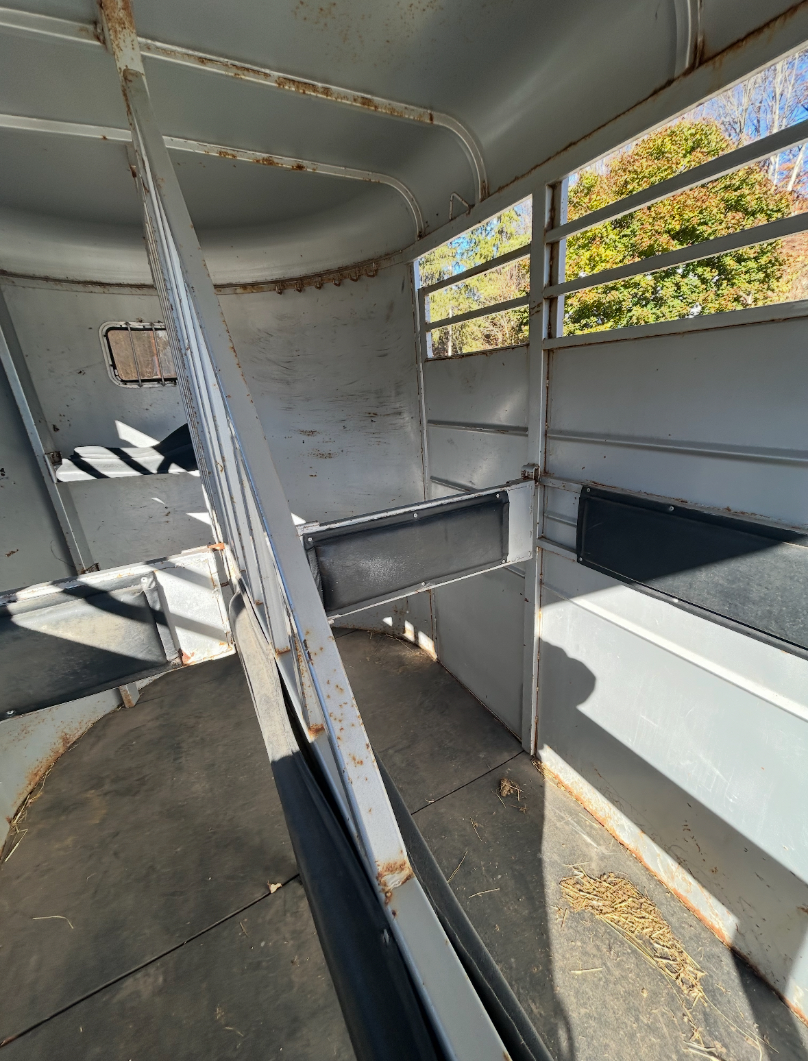 Used 2015 Calic 2 Horse Straight Load  (Lt Gray)  Trailer 7' Tall  Stock #: 2927  7K - Image 5