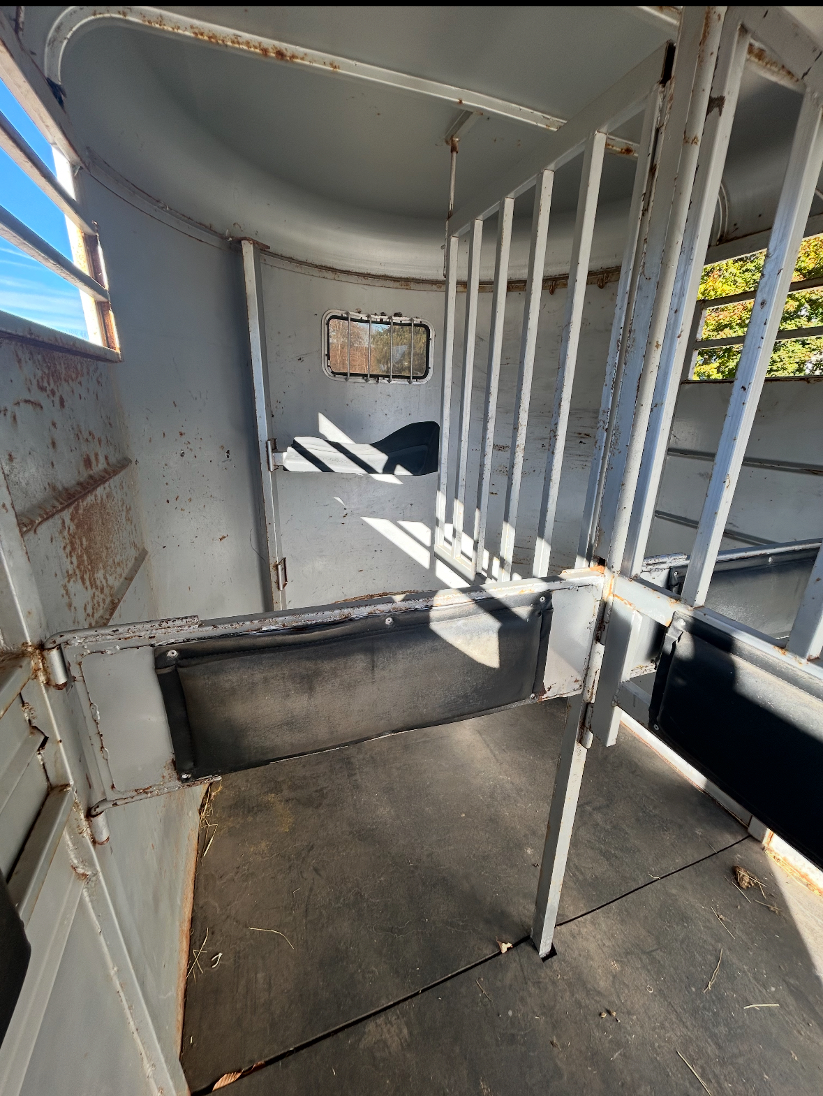 Used 2015 Calic 2 Horse Straight Load  (Lt Gray)  Trailer 7' Tall  Stock #: 2927  7K - Image 4